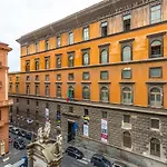 Golden Shell At Historical Center By Napoliapartments