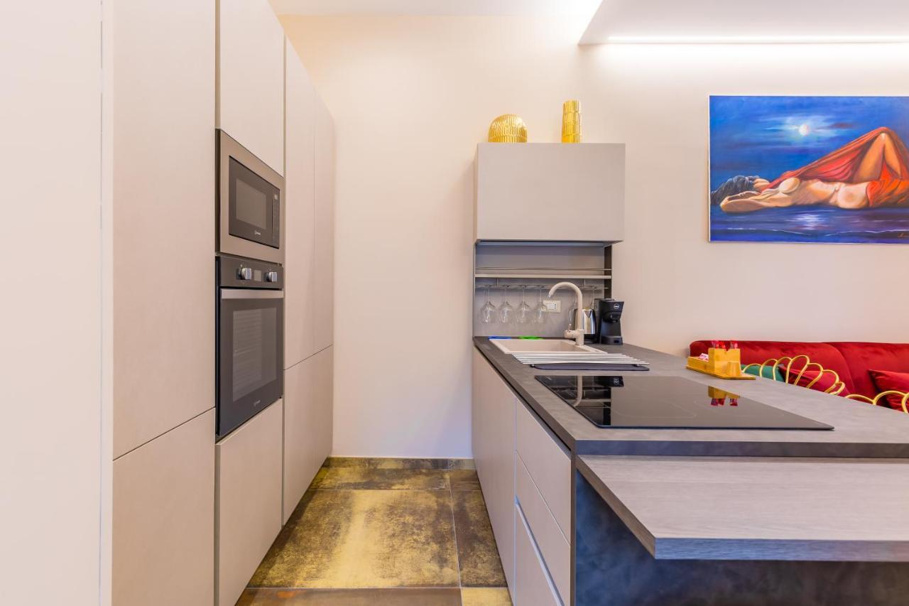 Apartment Golden Shell At Historical Center By Napoliapartments *