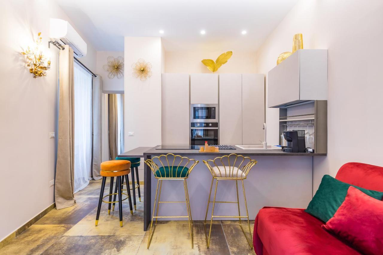 Apartment Golden Shell At Historical Center By Napoliapartments Naples