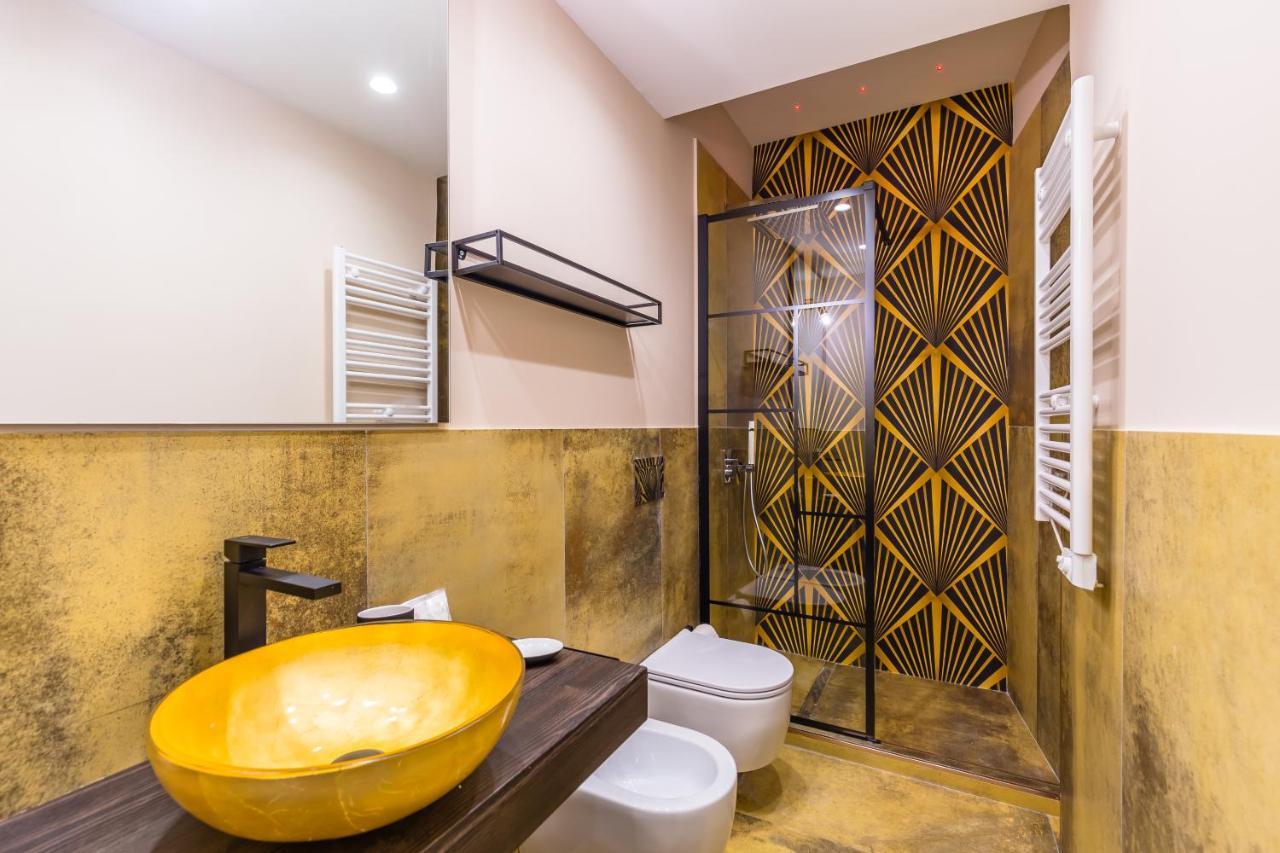 Golden Shell At Historical Center By Napoliapartments *