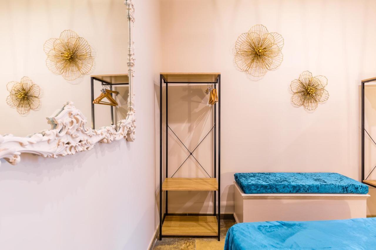 Golden Shell At Historical Center By Napoliapartments Naples